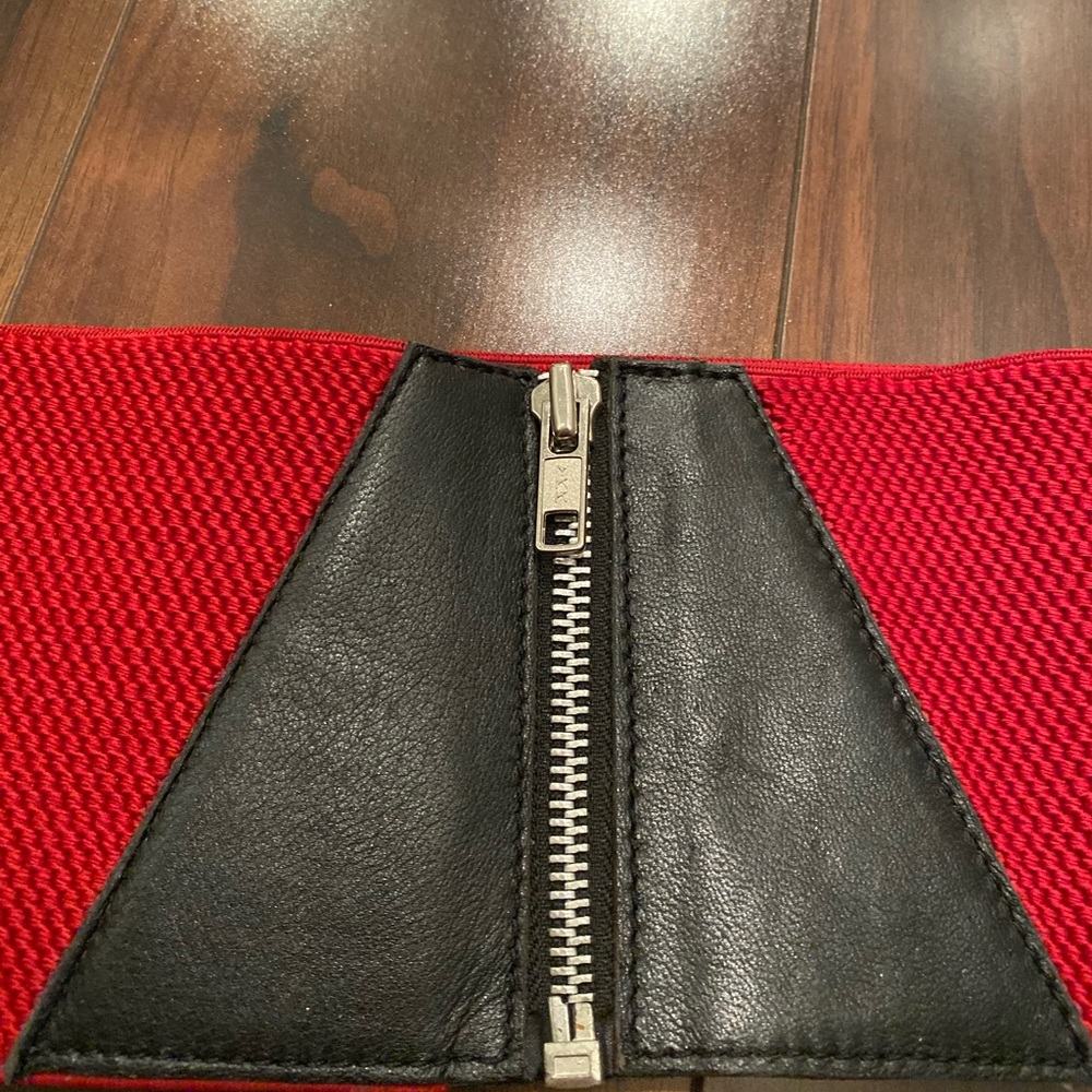 Stretchy red cinching belt